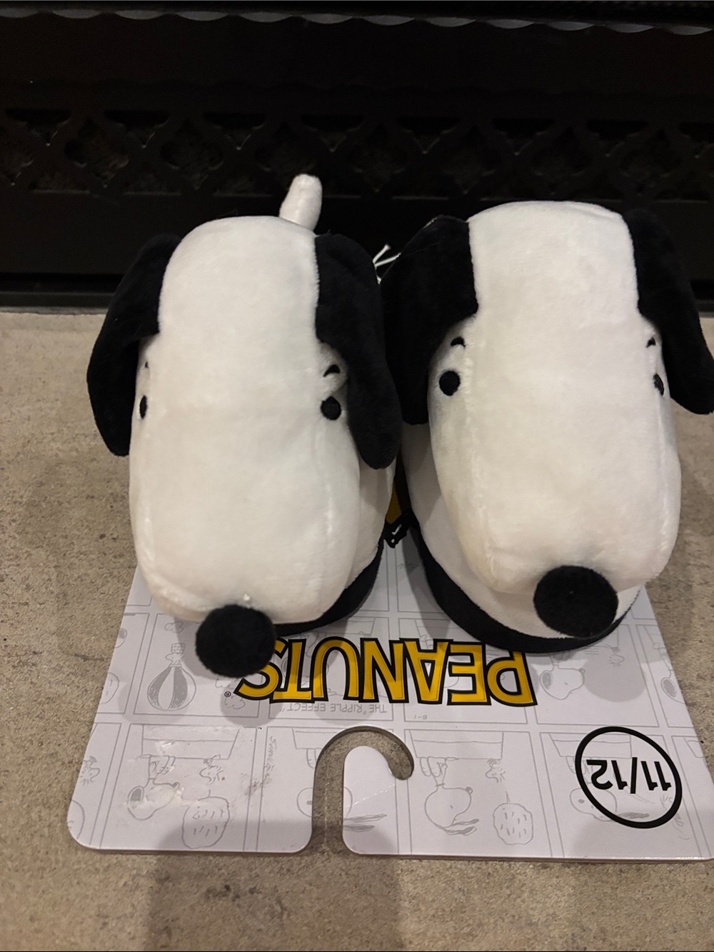 NWT Snoopy Peanuts Plush Slippers Child 11/12 Super comfy